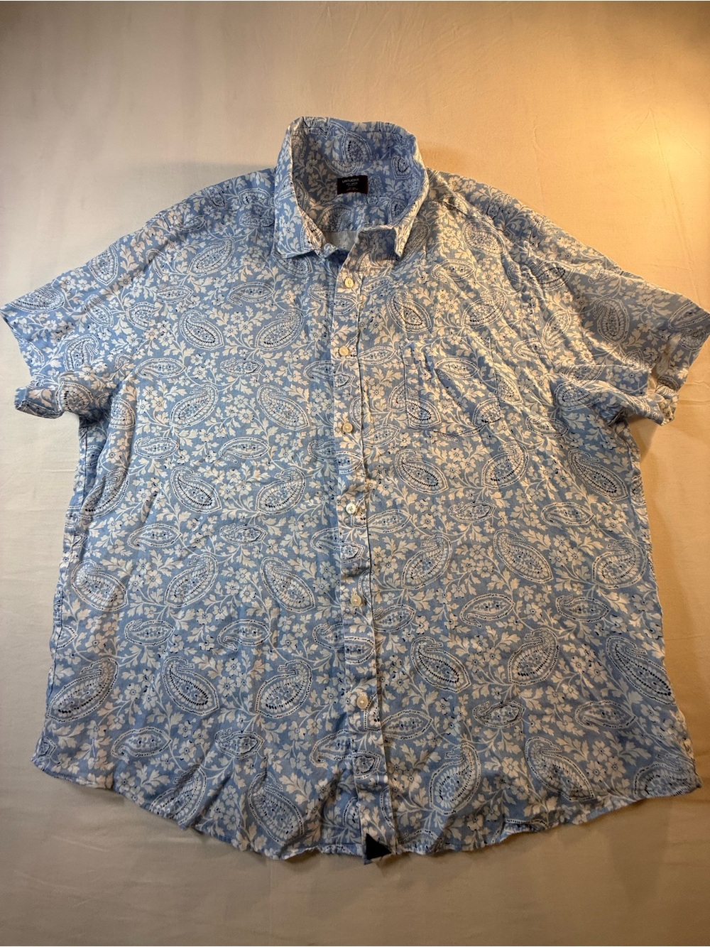 UNTUCKit Light Blue Paisley Short Sleeve Button-Down Shirt